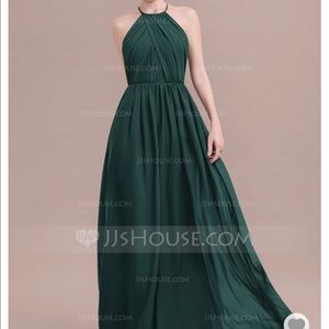 Halter Neck long dress. Color: Hunter Green